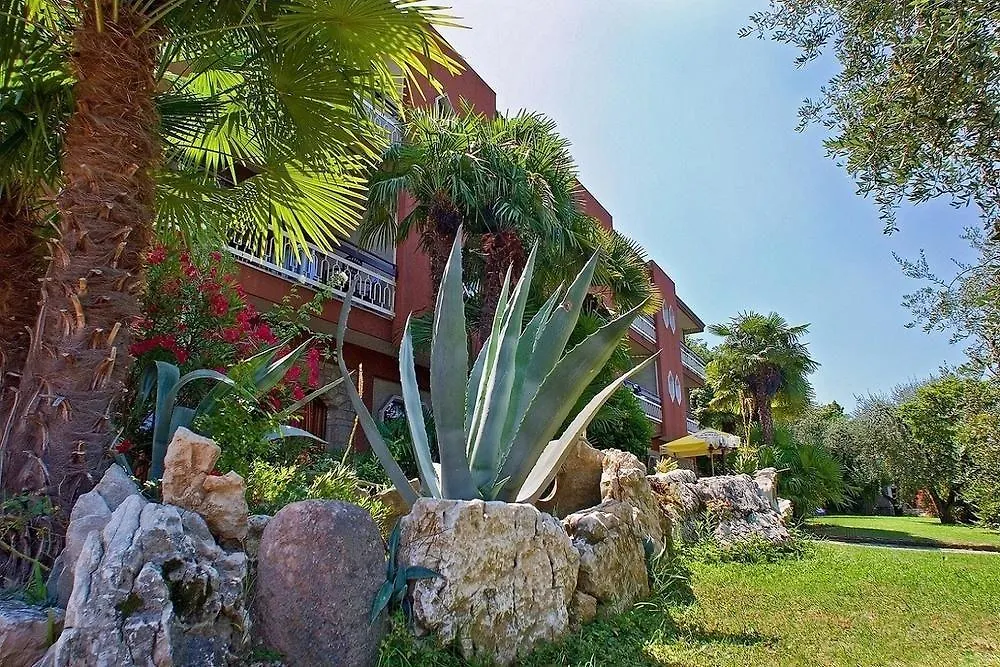 Residence Castelli Brenzone sul Garda 2*,